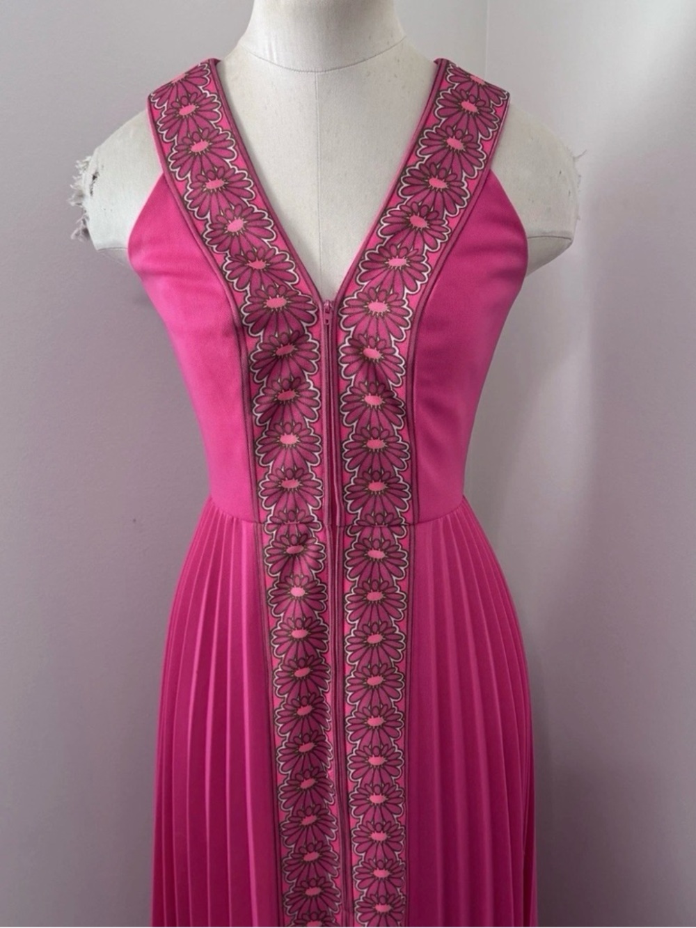 Vintage Alfred Shaheen 6 Pink Sleeveless Pleated Maxi DRESS Zip Front Floral